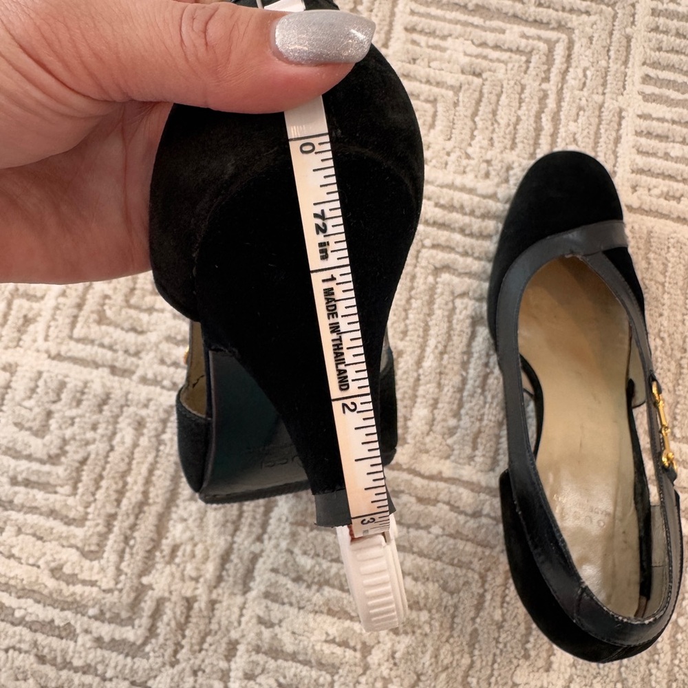 Authentic Vintage Gucci Suede black heel pumps.‎ - Picture 9 of 9